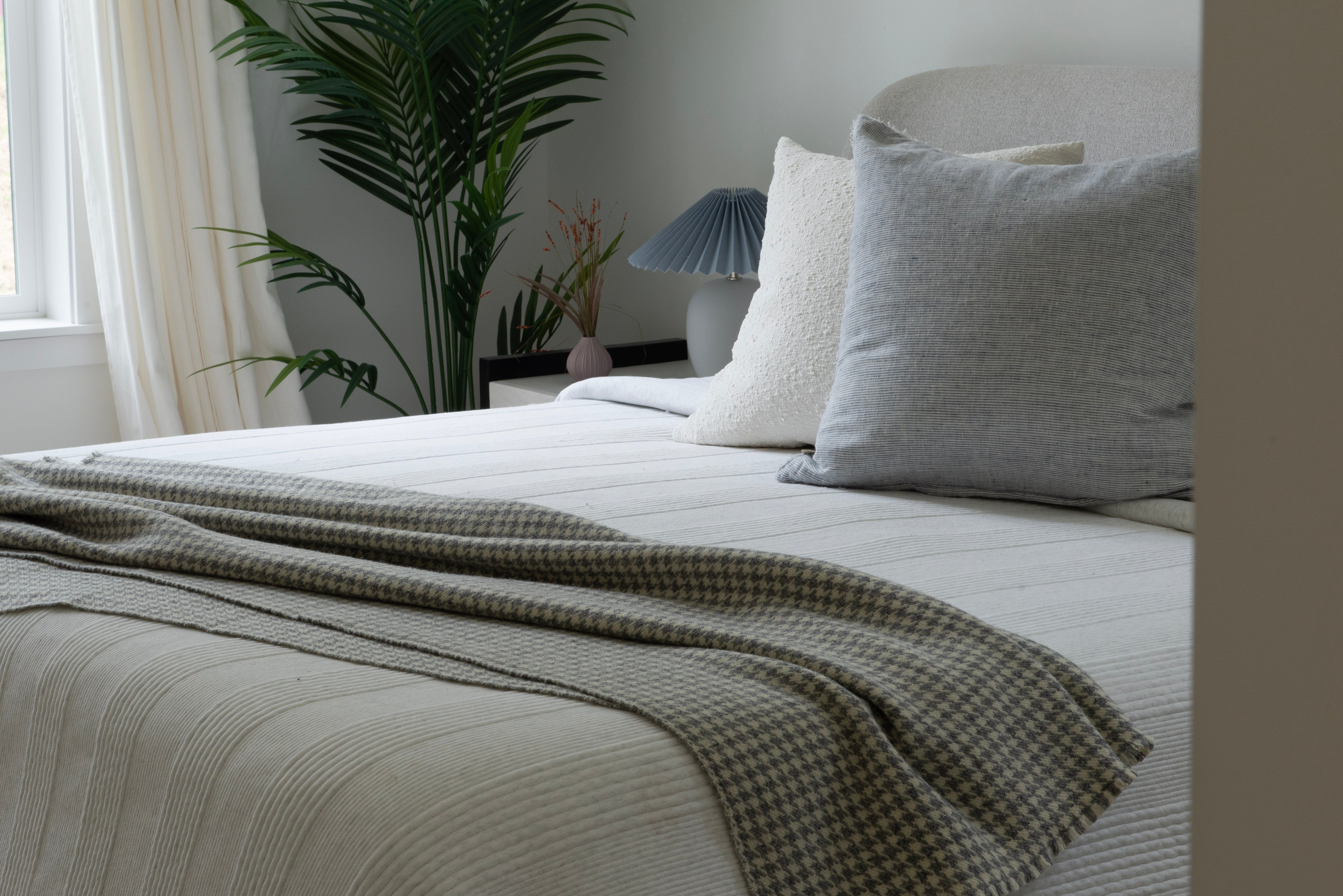 The Canadian Blanket - Grey and Natural Wool Houndstooth