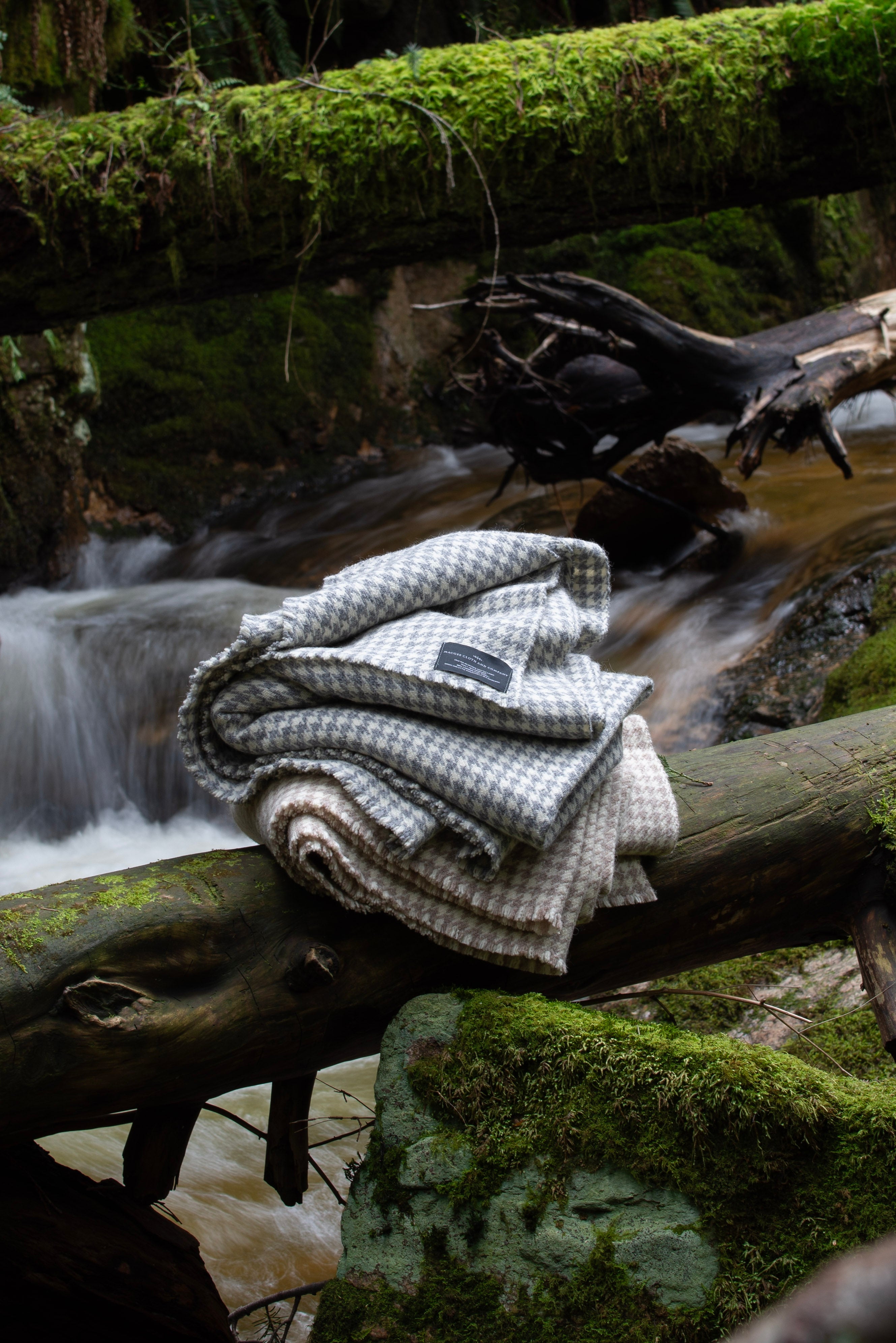 The Canadian Blanket - Grey and Natural Wool Houndstooth
